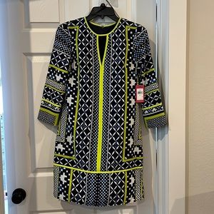 NWT Vince Camuto lightweight dress keyhole at neck geometric lined size 2